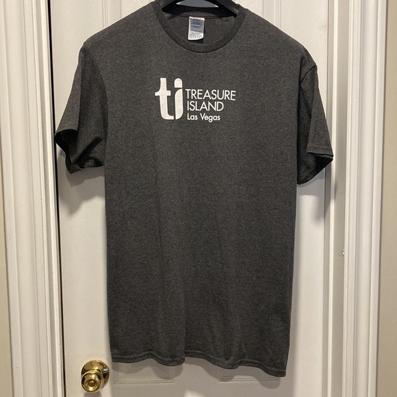 NWOT - Men's Charcoal Gray Round Neck Short Sleeve Las Vegas Souvenir Tee - Sz L - Picture 2 of 7